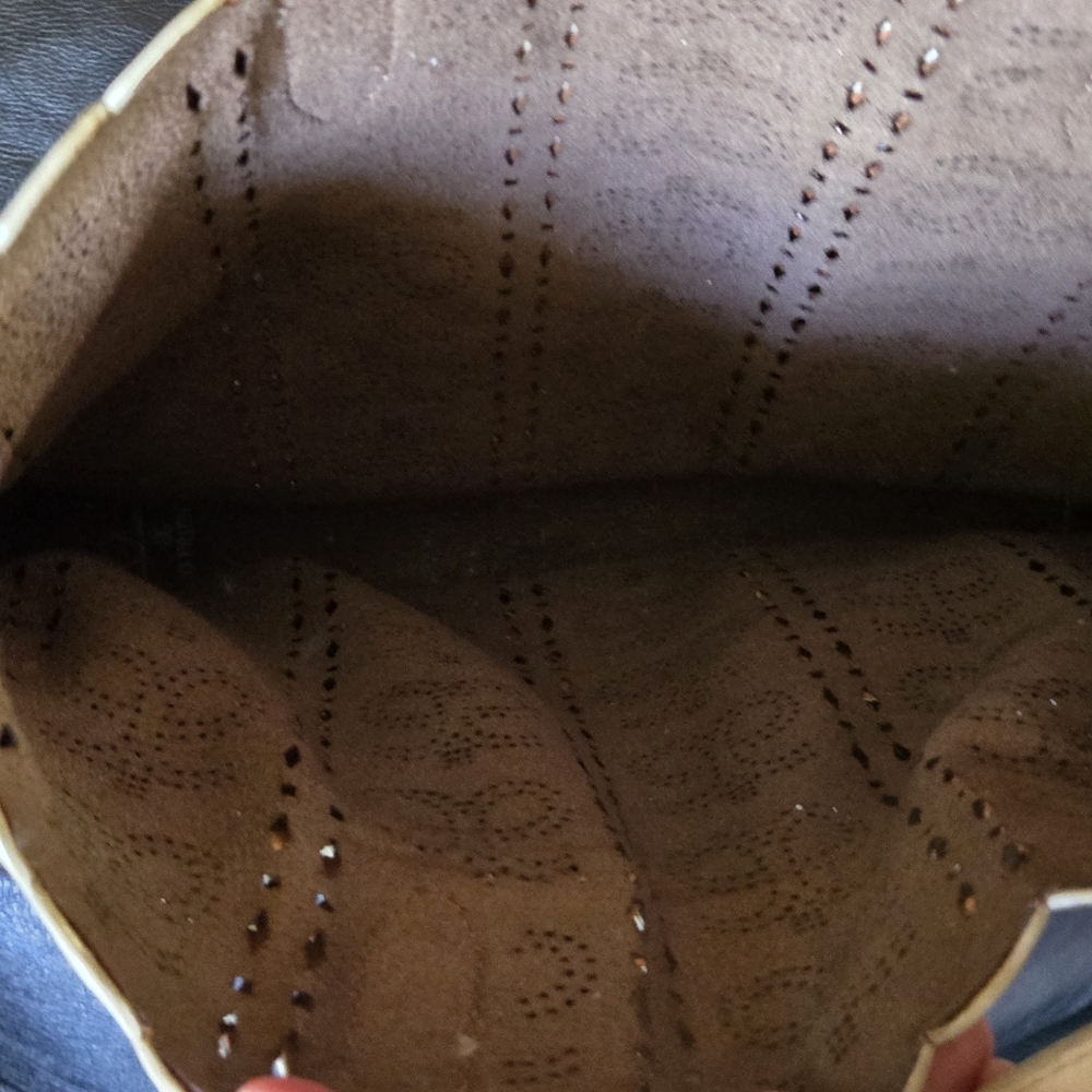 Arbonne Elegant Cream Tote with Perforated Logo Design 15"×11"×3" Like New - Picture 4 of 6
